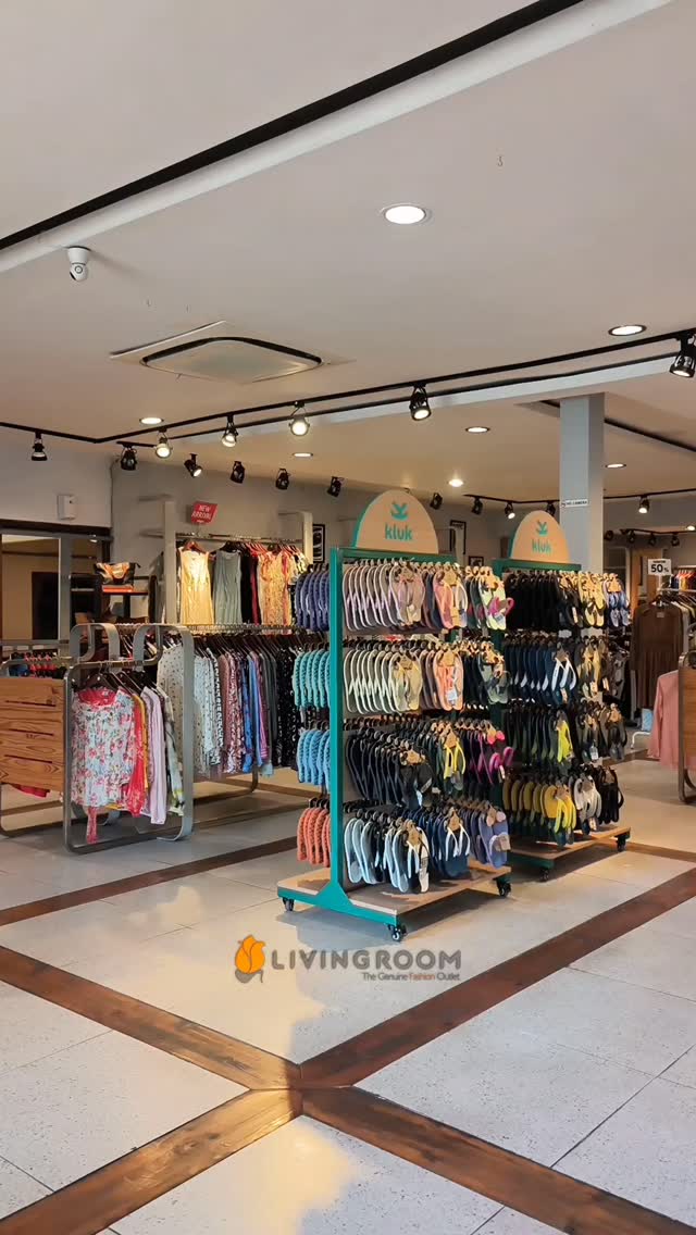 𝐁𝐨𝐬𝐞𝐧 𝐠𝐚𝐲𝐚 𝐬𝐜𝐚𝐫𝐟 𝐲𝐚𝐧𝐠 𝐠𝐢𝐭𝐮-𝐠𝐢𝐭𝐮 𝐚𝐣𝐚? 🧣✨

Cuma 𝐛𝐮𝐭𝐮𝐡 𝟑𝟎 𝐝𝐞𝐭𝐢𝐤 buat bikin penampilan kamu makin chic dan elegan! Gak perlu ribet, trik rahasia ini bakal bikin outfit harian kamu naik kelas.

Yuk, tonton videonya sampai habis dan jangan lupa dipraktekkin ya! 💖

📌 𝐒𝐚𝐯𝐞 biar gak lupa cara lipatnya!
💬 𝐓𝐚𝐠 temen kamu yang hobi pakai scarf.

#ScarfStyling #FashionTips #TutorialScarf #OOTDIndonesia #StyleInspiration #HijabStyle #AksesorisWanita