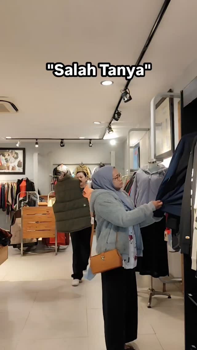 Kayanya gak gitu deh konsepnya 🤣

Lanjut marah2 ❌
Minta bayarin ✅

Jangan sampai kejadian di kalian yaaa 🤭

#factoryoutlet #bogor #lucu #viral #fypシ❤️💞❤️
