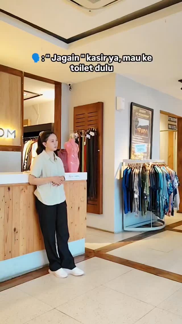 Iya sih jagain. Tapi bukan berarti ngehalangi yang mau bayar dong 🤣

#factoryoutlet #bogor #lucu #viral #fypシ❤️💞❤️