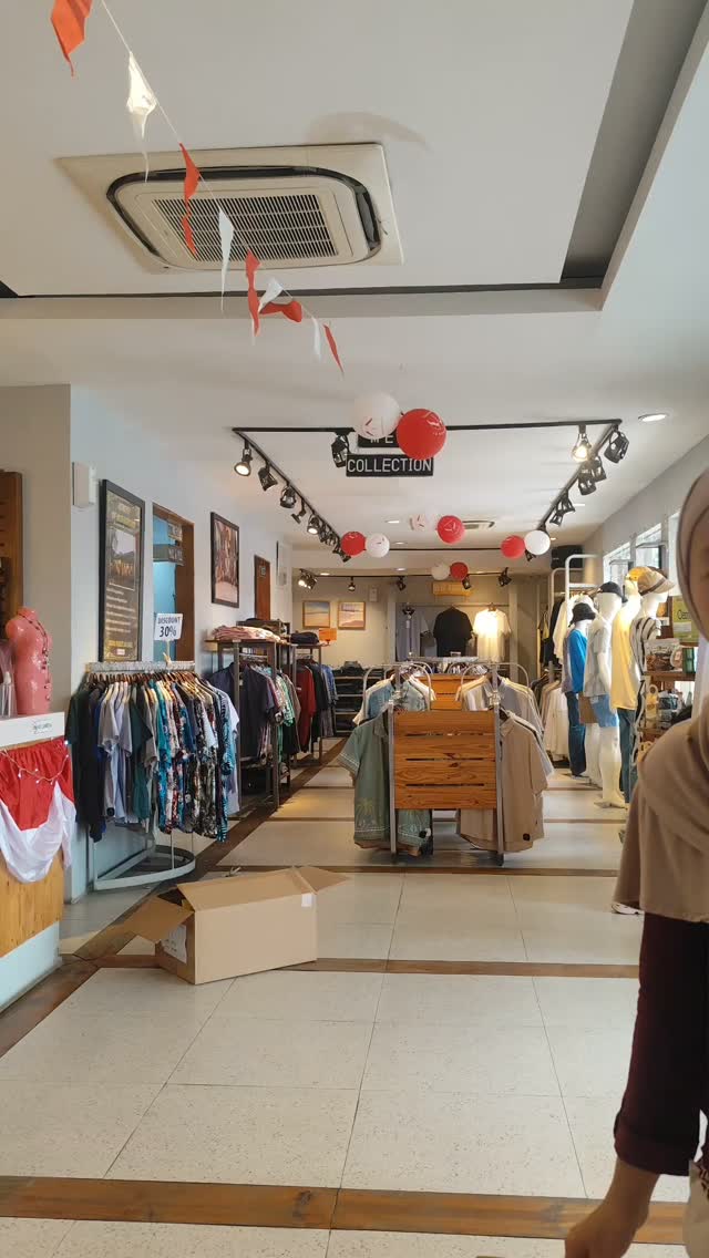 Kemeriahan team Livingroom dalam perayaan kemerdekaan Republik Indonesia ke 81th. 🔥

#outletbogor #outlet #bogor #17agustus2026🇲🇨❤️