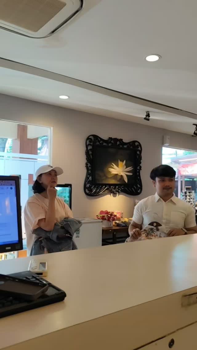Inilah yang di maksud "Mulutmu 👄 Harimaumu 🦁" 🤭🤣

Ada yang pernah kaya gini ? 😁

#lucu #outlet #bogor #viral #fypシ❤️💞❤️